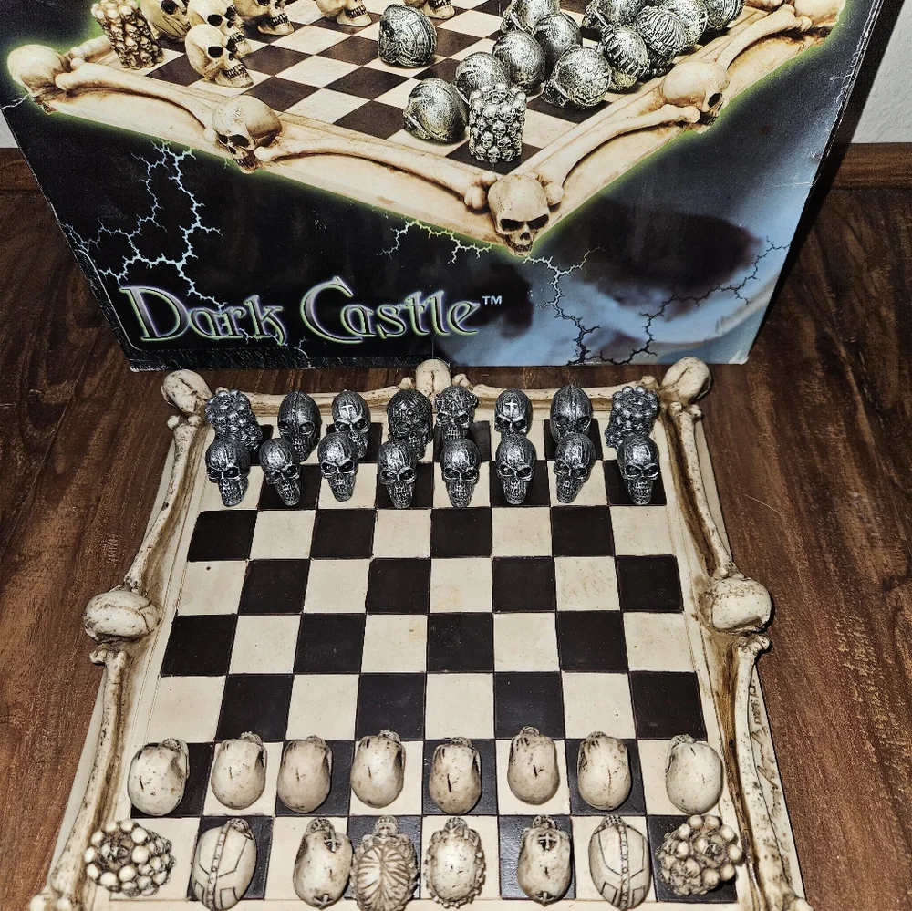 Dark Castle Gothic Collectors Chess Set - Picture 2 of 6